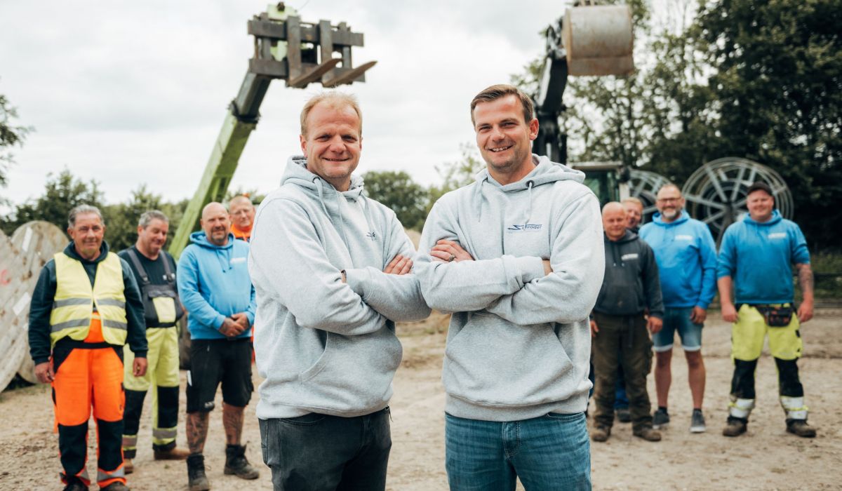 Gebrüder Schröder auf einem Feld